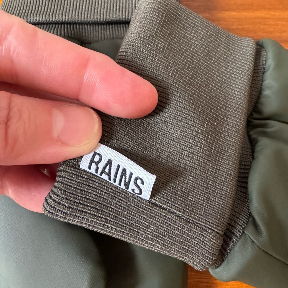 RAINS Alta Puffer Mittens in Green - Picture 6 of 9
